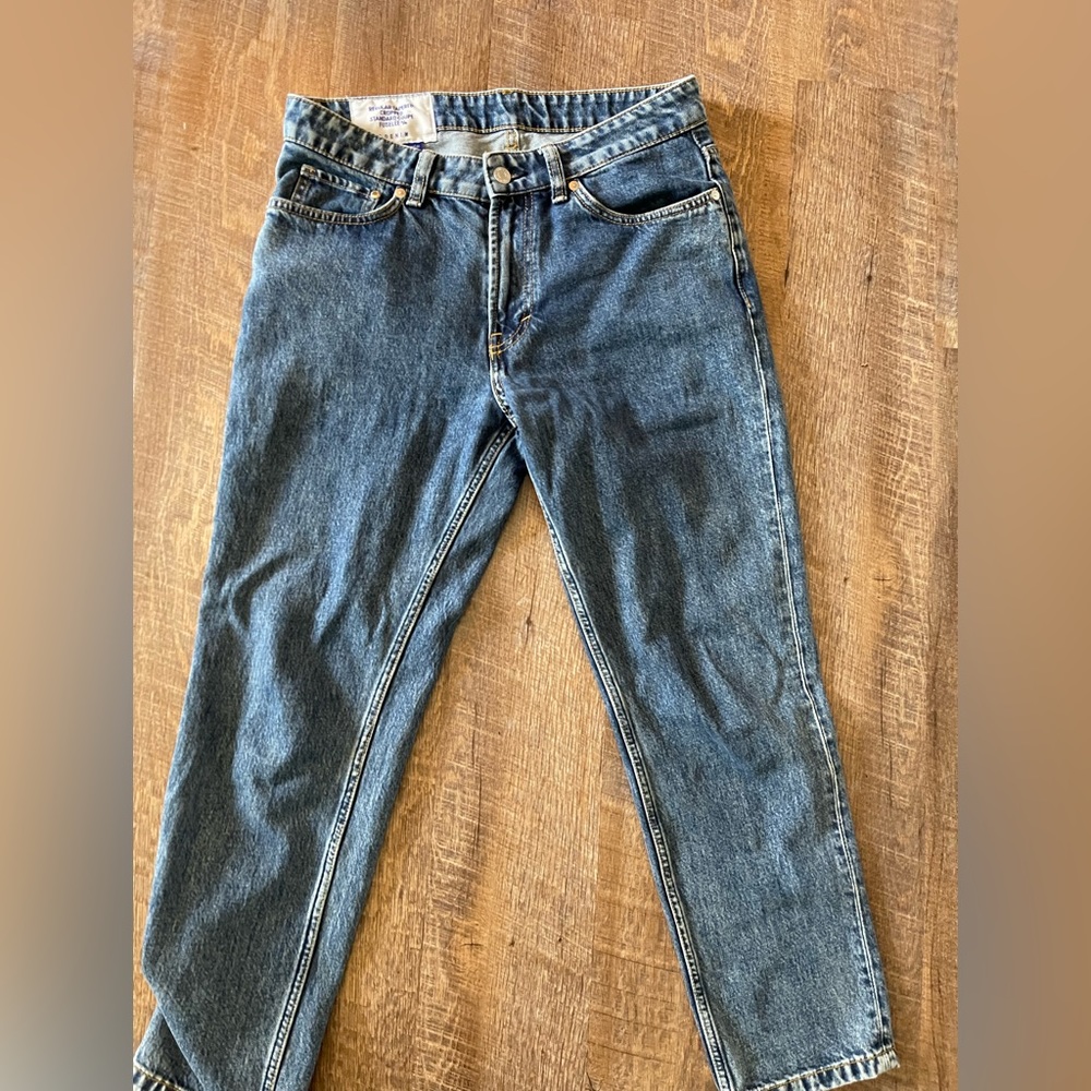 Taper crop blue jeans